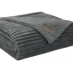 UGG Scuplted Throw Blanket - GRAY